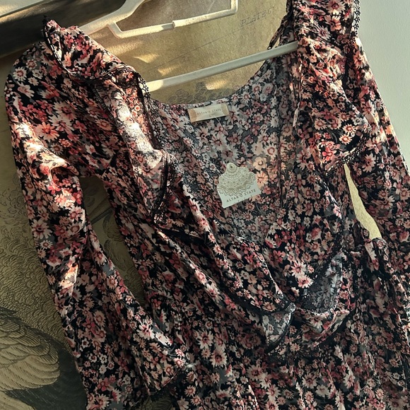 New Altar’d State Dress SZ Large can fit Medium off shoulder - Picture 4 of 6